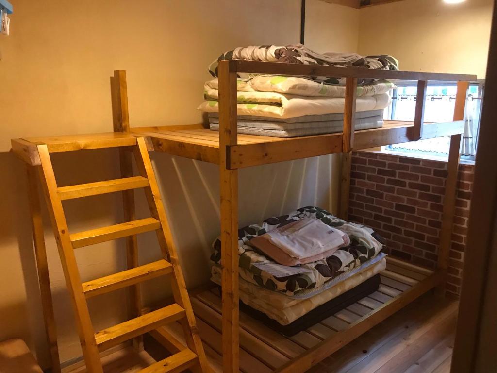 Kumamoto Guesthouse Minami Aso Little Asia - Chambre Jumelle Avec Salle De Bain Partagée