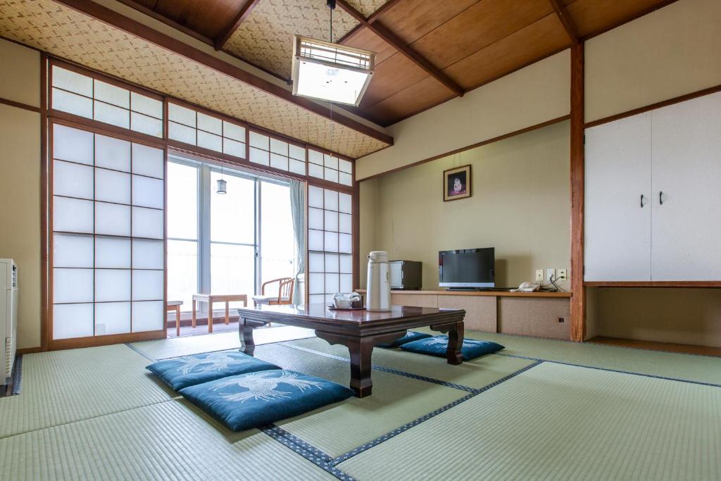 敦賀トンネル温泉　北国グランドホテルにあるテレビまたはエンターテインメントセンター