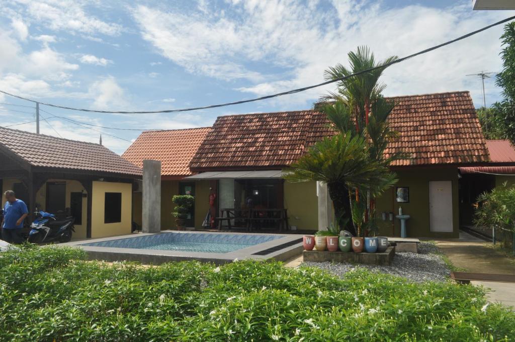 Bazén v ubytování Changlun Chalet nebo v jeho okolí
