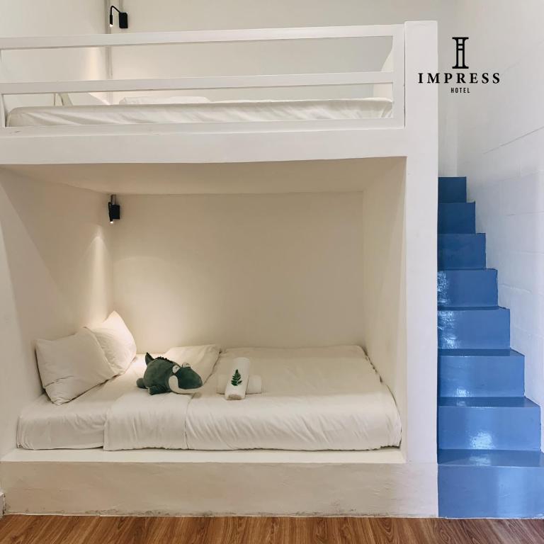 Postel nebo postele na pokoji v ubytování IMPRESS HOTEL