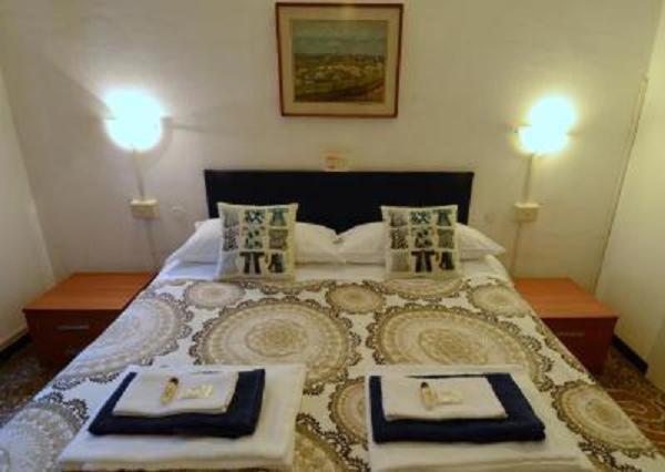 Łóżko lub łóżka w pokoju w obiekcie Albergo Novecento