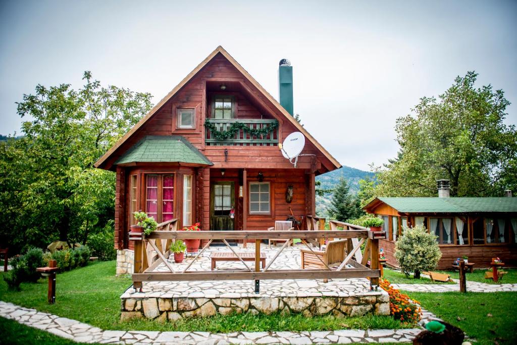 Vonkajšia záhrada v ubytovaní Kedra Village