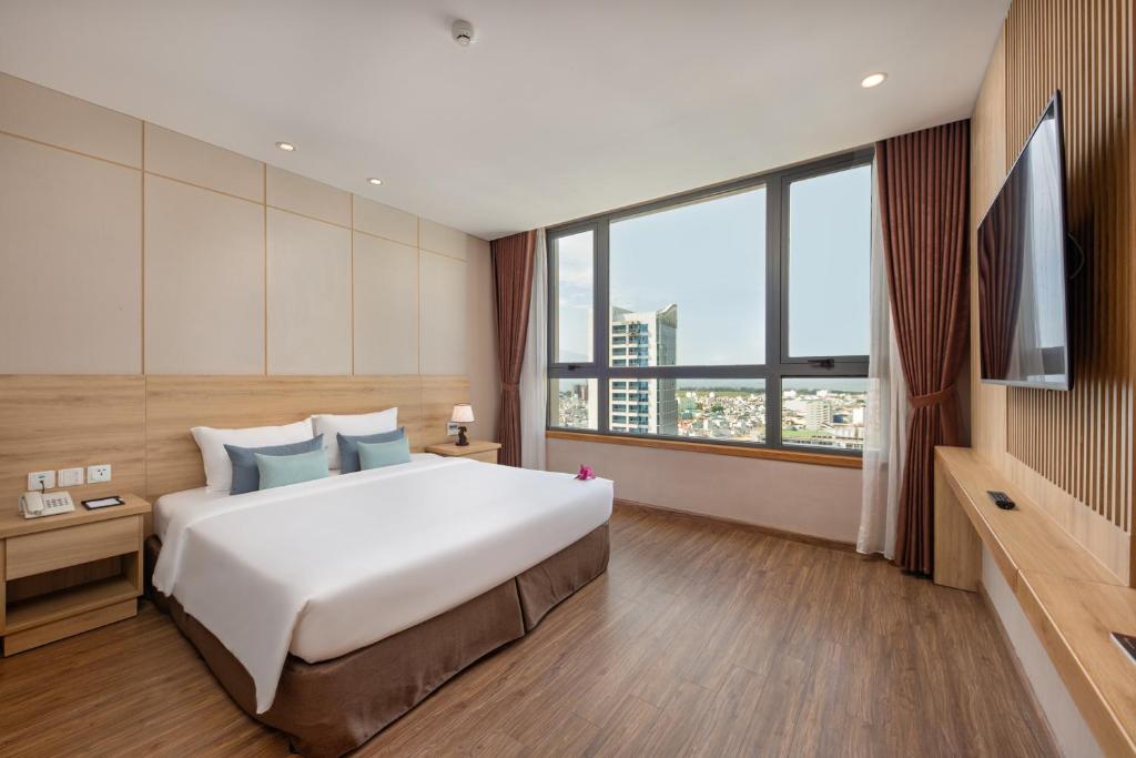 Phòng Deluxe Giường Đôi Nhìn Ra Thành Phố