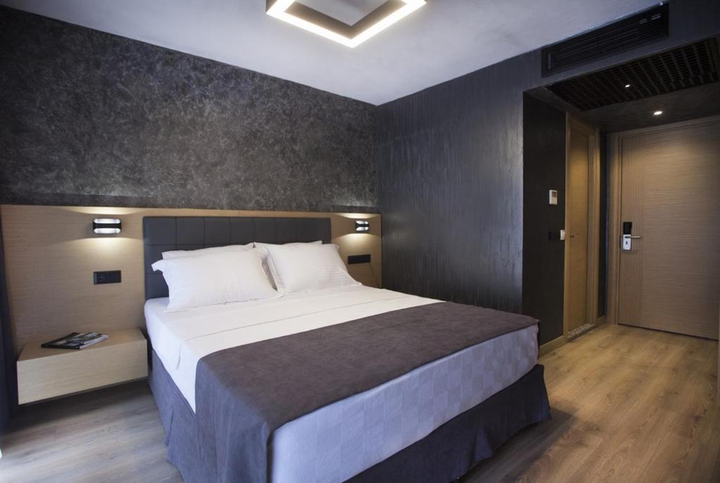 Red Stone Hotel - 