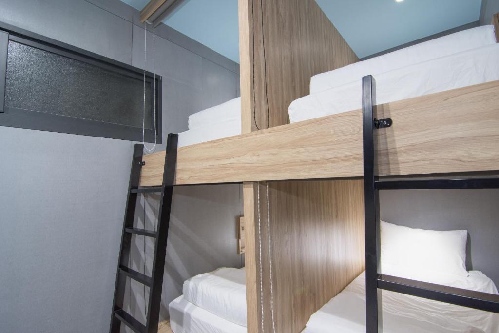 Postel nebo postele na pokoji v ubytování Liuqiu Dive Hostel