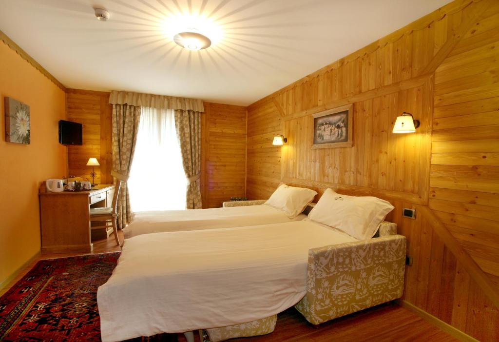 Postel nebo postele na pokoji v ubytování Hotel Boton D'Or & Wellness a La Thuile