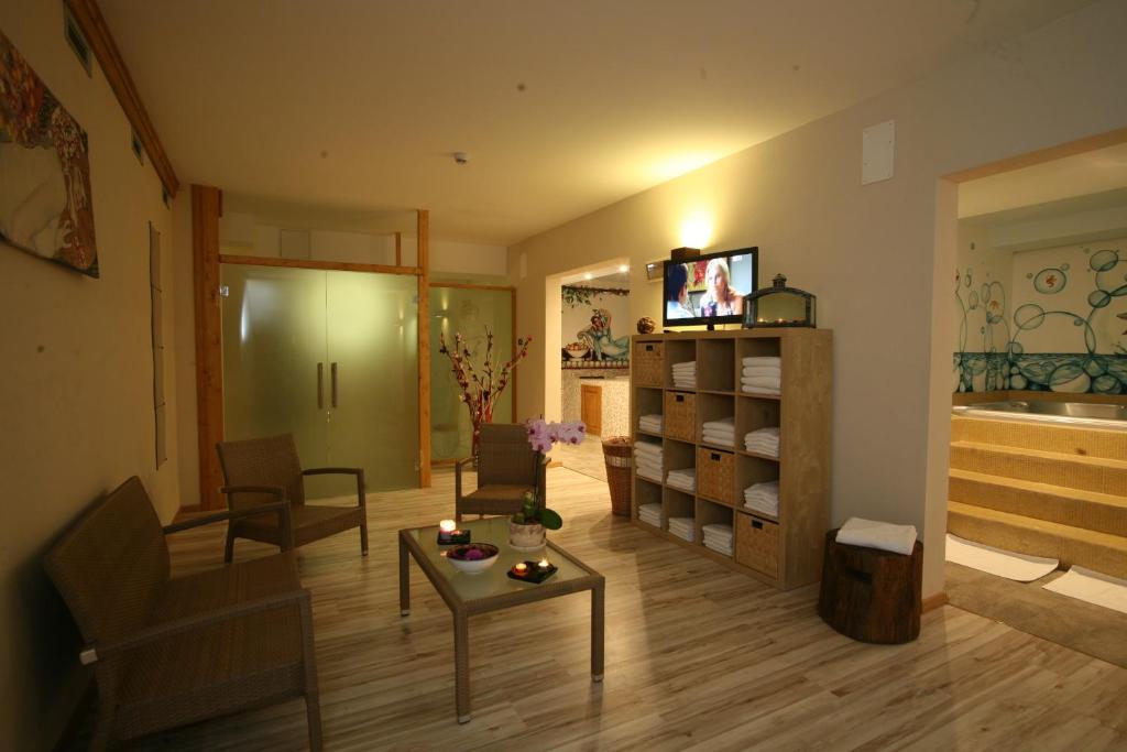 TV a/nebo společenská místnost v ubytování Hotel Boton D'Or & Wellness a La Thuile