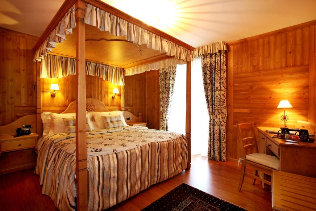 Postel nebo postele na pokoji v ubytování Hotel Boton D'Or & Wellness a La Thuile