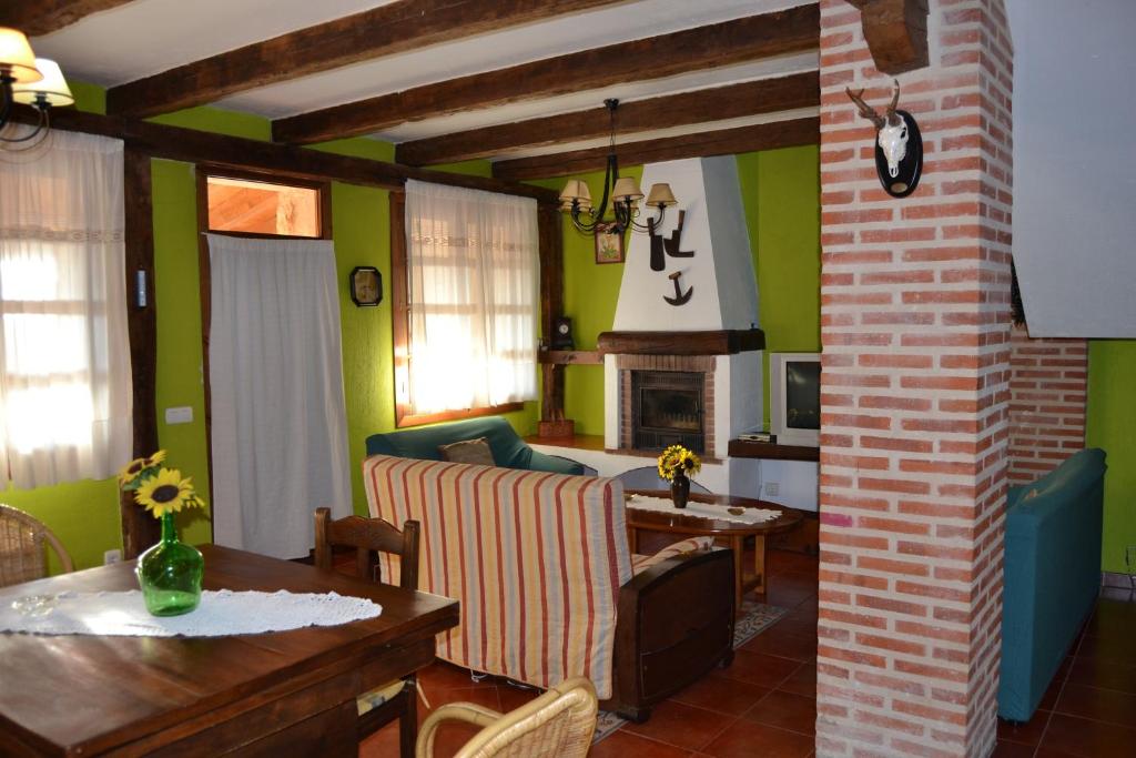 Casa Rural La Hontanilla - Five-Bedroom House