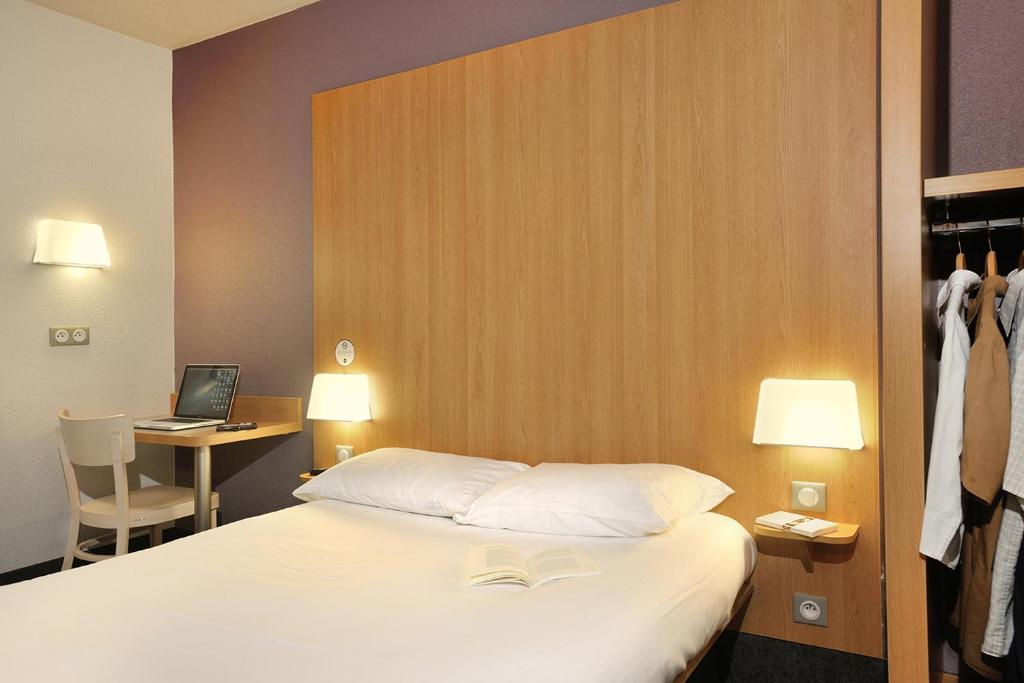 Krevet ili kreveti u jedinici u okviru objekta B&B HOTEL Lyon Caluire Cité Internationale