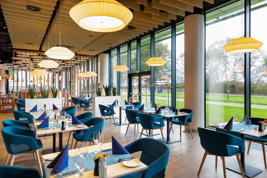 Reštaurácia alebo iné gastronomické zariadenie v ubytovaní Seaside Park Private Apartment by Noclegi Renters