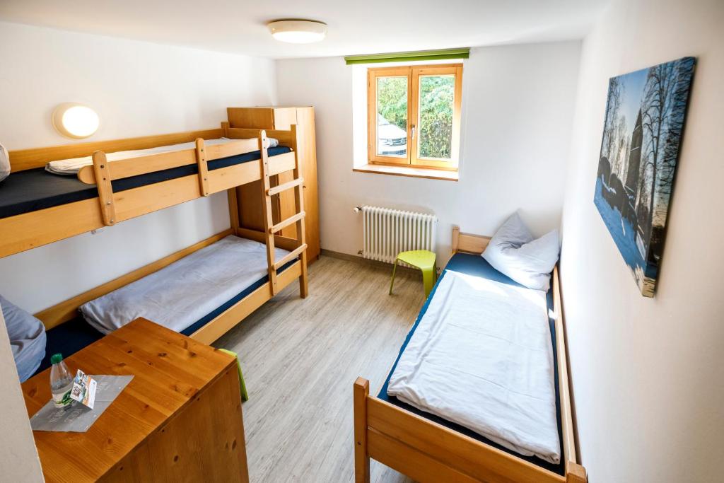 Jugendherberge Wunsiedel - Triple Room With Shared Bathroom