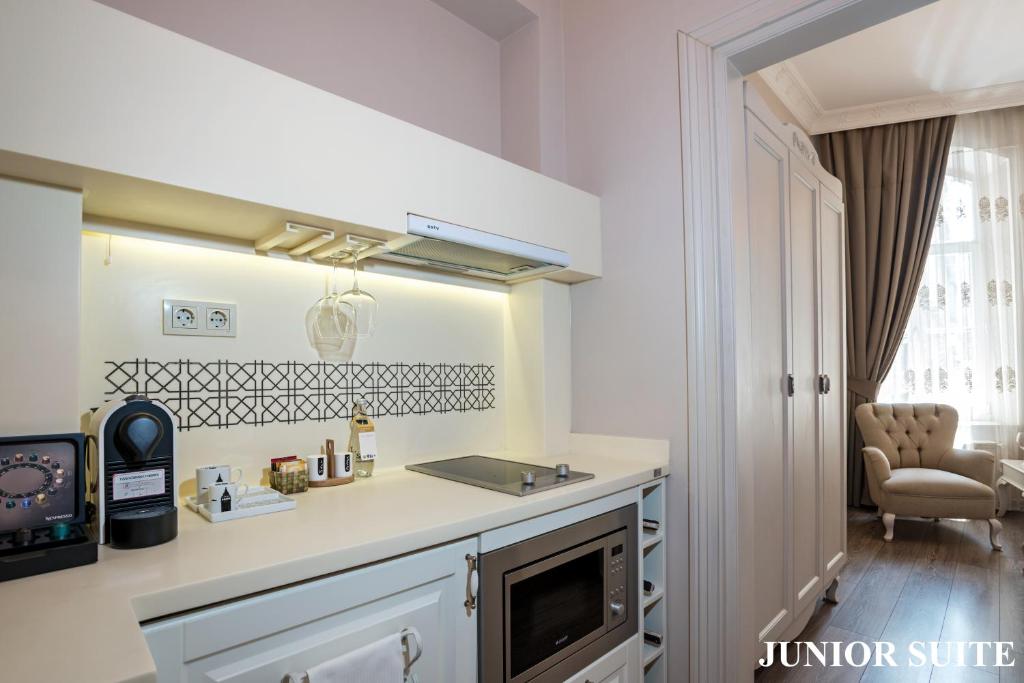 Kuchyň nebo kuchyňský kout v ubytování Louis Appartements Galata