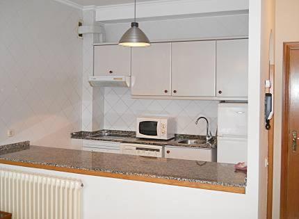 Kuchyňa alebo kuchynka v ubytovaní Apartamento primera línea playa d samil