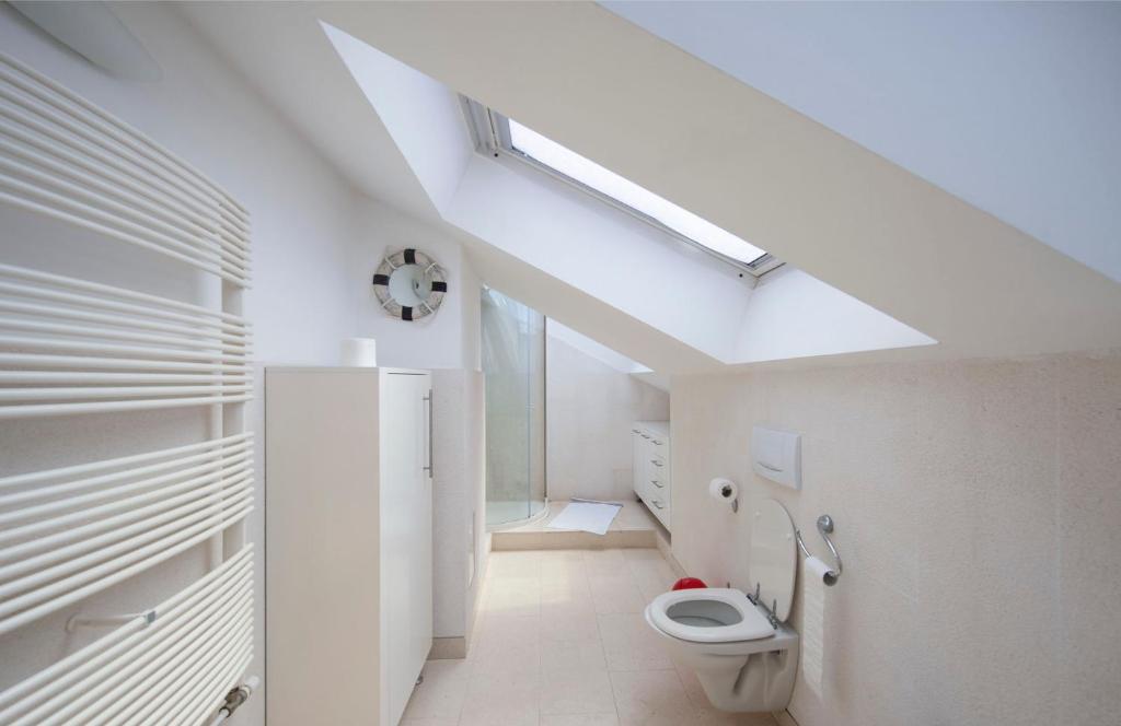 Kúpeľňa v ubytovaní Luxury Seafront Villa Exclusive Pag with private pool by the beach on Pag island