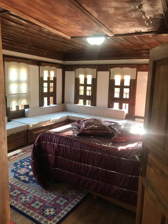 a bedroom with a large bed and a rug at Çamlıca Konak Çarsı in Safranbolu