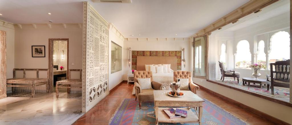 Posezení v ubytování The Rawla Narlai - A Luxury Heritage Stay in Leopard Country