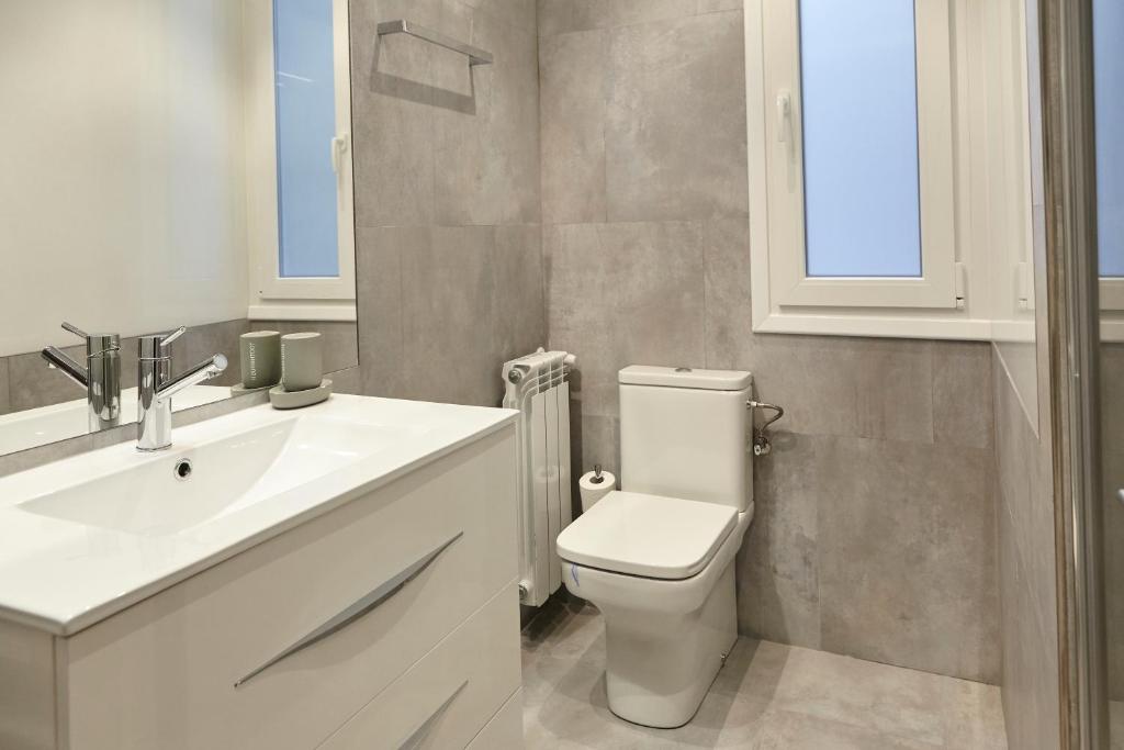 Kúpeľňa v ubytovaní Miramon Apartment by BasqueHomes