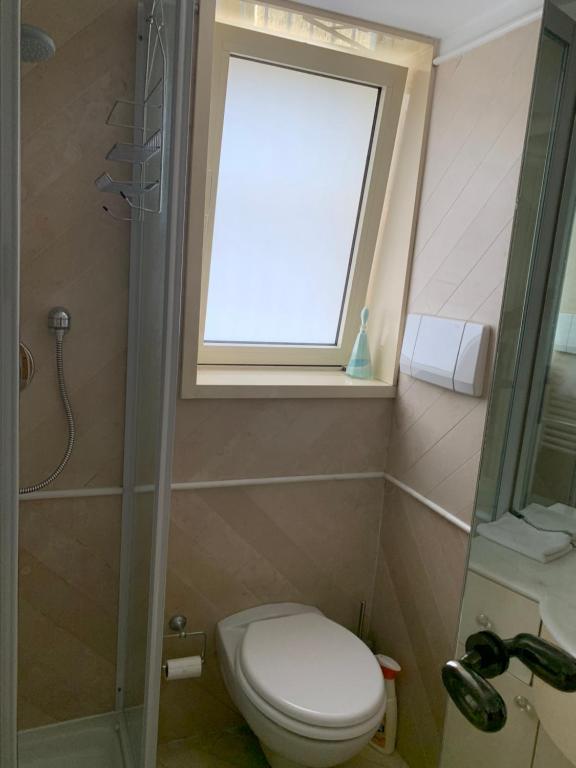 Koupelna v ubytování Suite Apartment in MC Center, 5min walk to Casino & the Port and 1min from underground train station