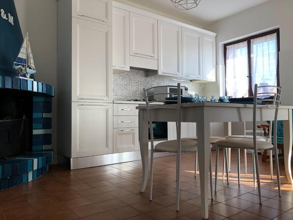 Kuchnia lub aneks kuchenny w obiekcie Residenza Elaya La Maddalena