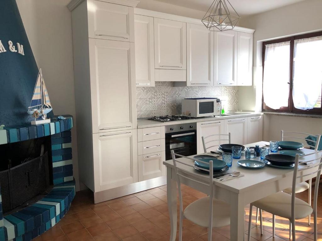 Kuchnia lub aneks kuchenny w obiekcie Residenza Elaya La Maddalena