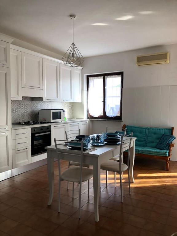 Kuchnia lub aneks kuchenny w obiekcie Residenza Elaya La Maddalena