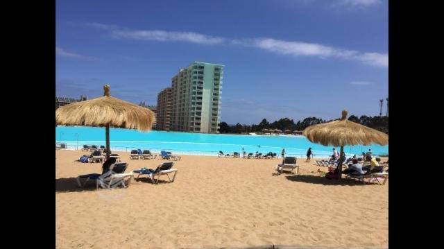 Bazén v ubytování Algarrobo Laguna Bahia Full nebo v jeho okolí