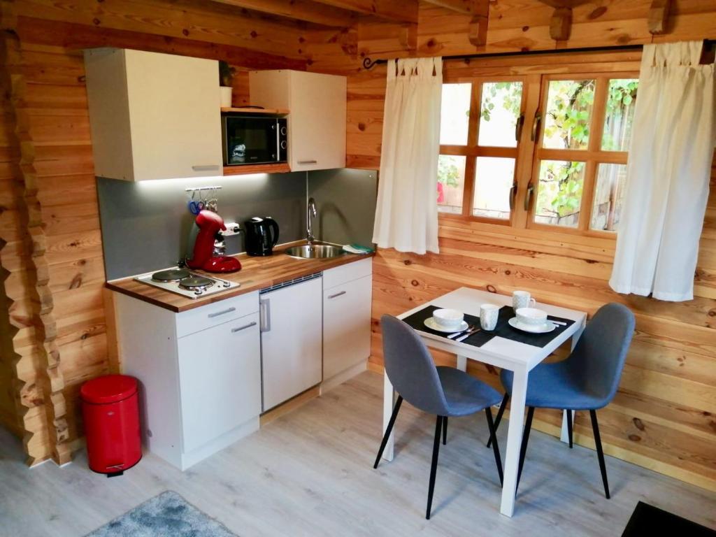 Ferienhaus Kleine Pfalz tesisinde mutfak veya mini mutfak