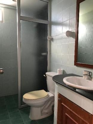 Ein Badezimmer in der Unterkunft Orchid Hotel and Spa Kalim Bay