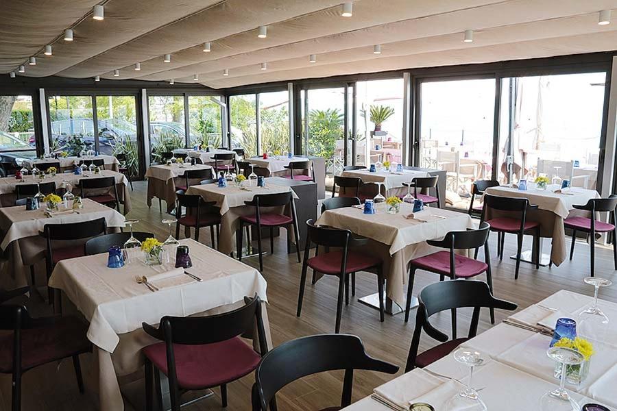 Restauracja lub miejsce do jedzenia w obiekcie Hotel Aurora