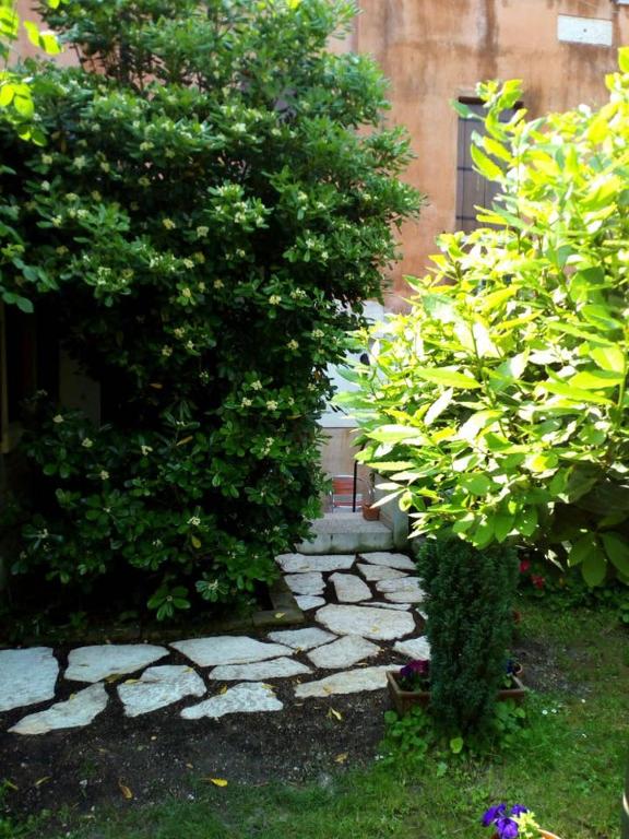 Vonkajšia záhrada v ubytovaní APPARTAMENTO PARADISO CA' GIULIA