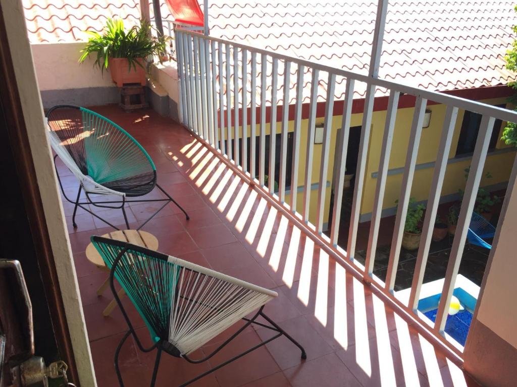 an overhead view of a balcony with chairs and a pool at Hostal La Tortuga Booluda in León