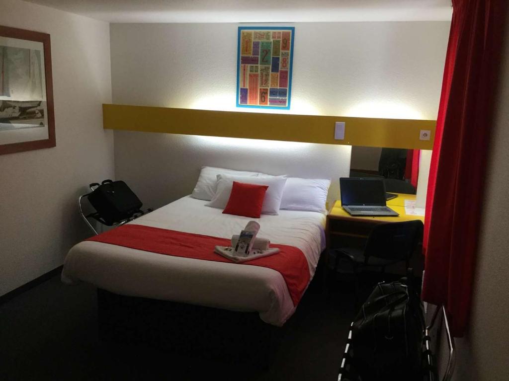 Quick Palace Poitiers - Chambre Double - Accès Personnes Handicapées