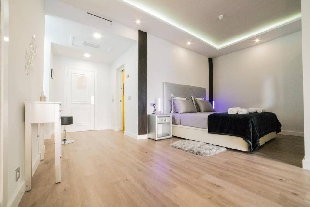 Private Modern Studio in the Hotel Pyr of Puerto Banus ...