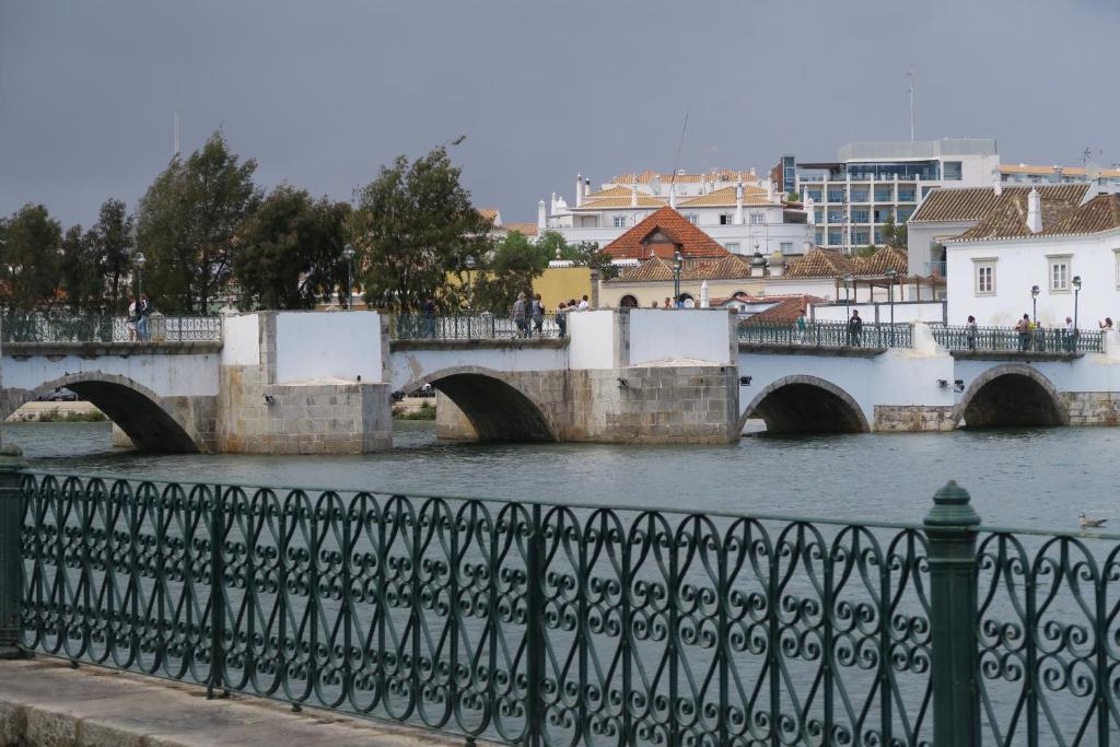 Výhled na řeku, která protéká v blízkosti penzionu