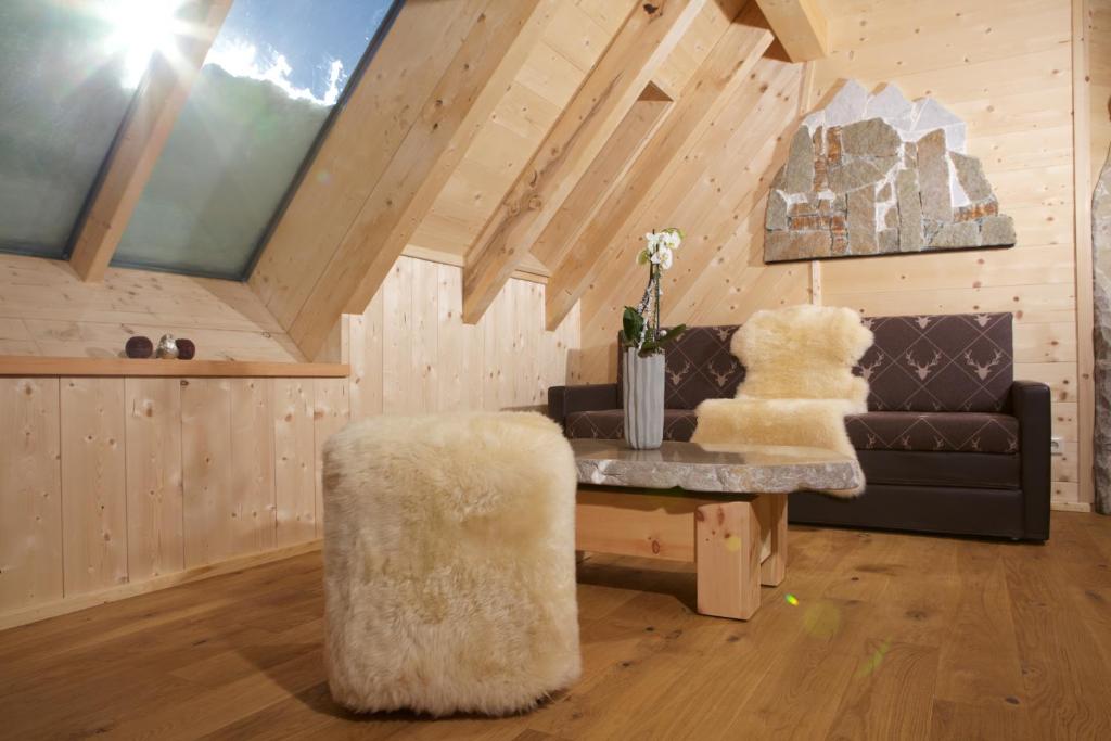 Posezení v ubytování Schneekarhütte