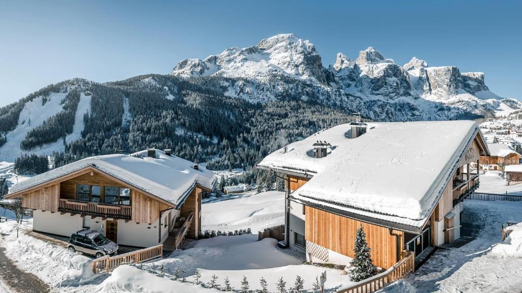 Nespecifikovaný výhled na hory nebo výhled na hory při pohledu z aparthotelu