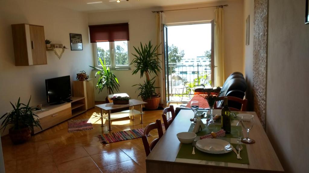 TV a/nebo společenská místnost v ubytování Apartments Monika
