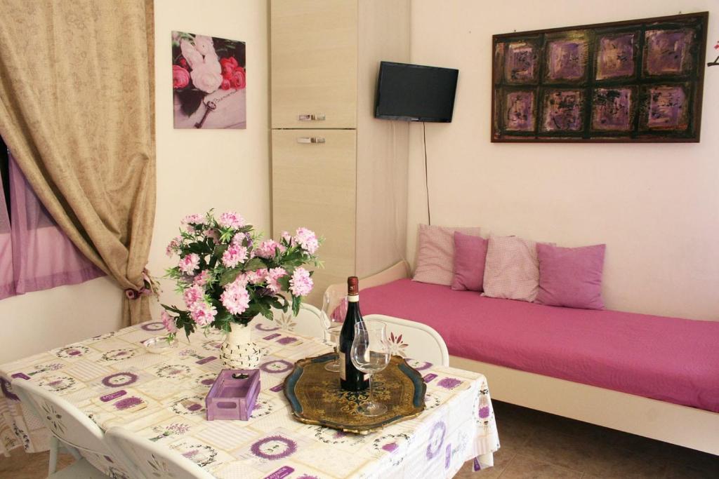 River Melody - One-Bedroom Apartment