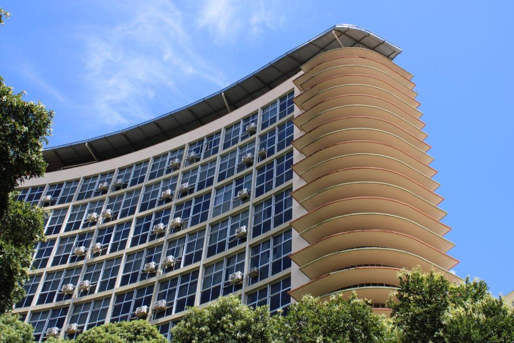 a tall building with a lot of windows at Realminas Hotel e Restaurante in Governador Valadares