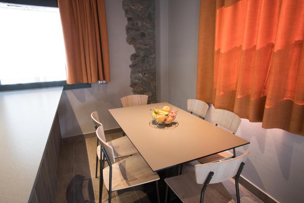A seating area at Apartaments Cal Nunci-Apartament Cadí