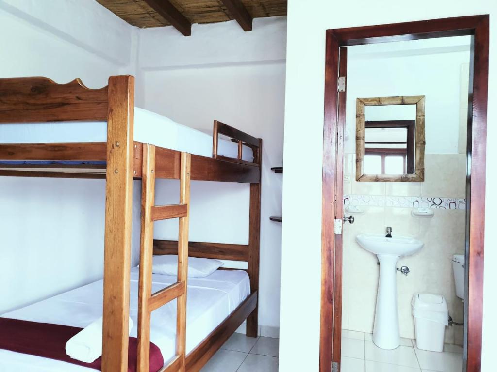 Postel nebo postele na pokoji v ubytování Cocoa Inn Hostal