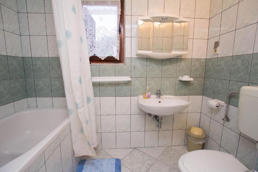 Fotografia z galérie ubytovania Apartments David - 20m from the beach with parking v Trogiri