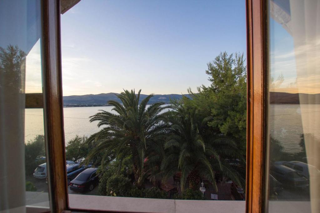 Fotografia z galérie ubytovania Apartments David - 20m from the beach with parking v Trogiri