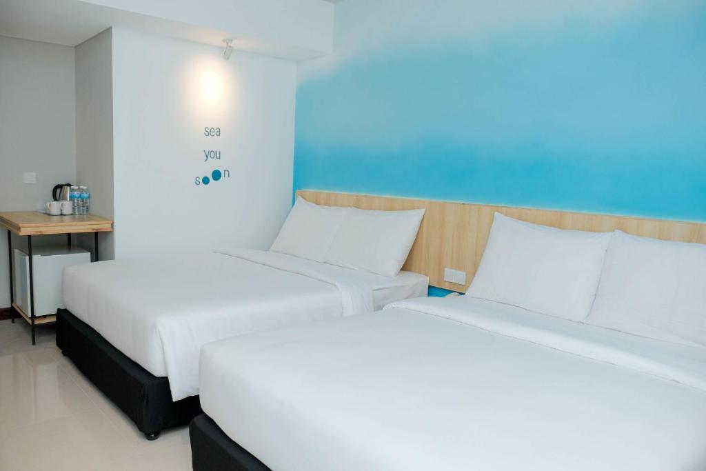 Postel nebo postele na pokoji v ubytování Bloo Bali Hotel