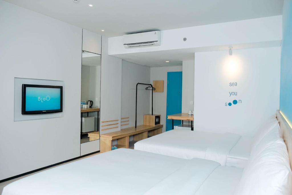 Postel nebo postele na pokoji v ubytování Bloo Bali Hotel