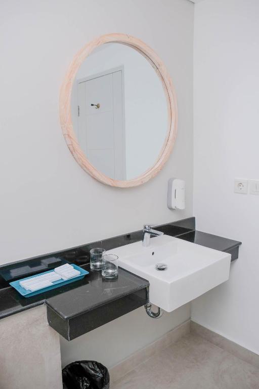 Koupelna v ubytování Bloo Bali Hotel