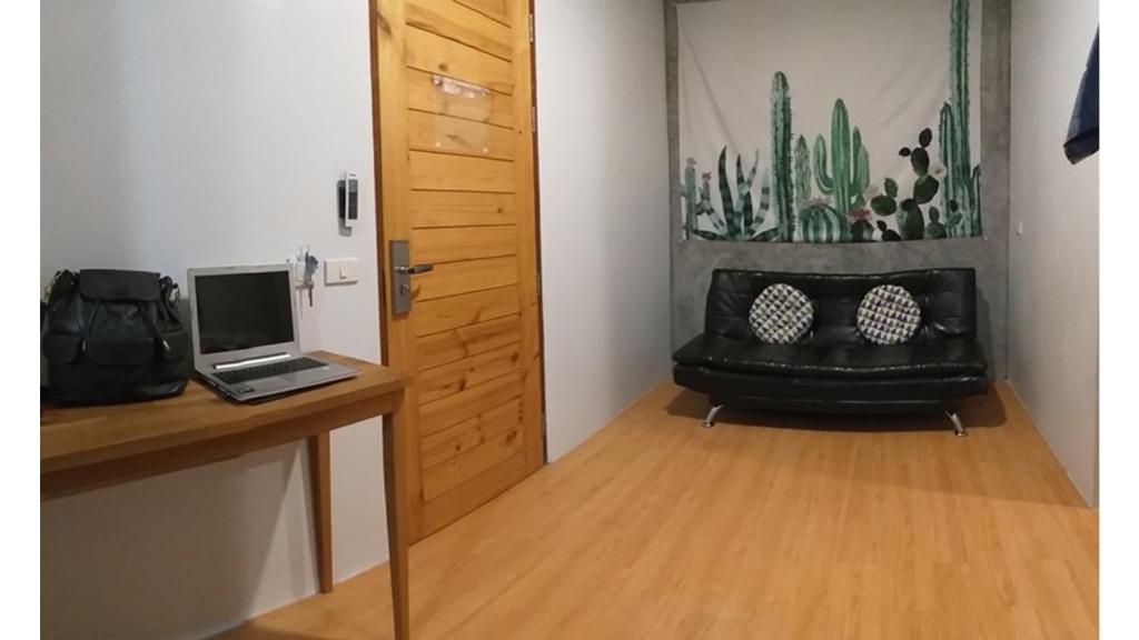TV a/nebo společenská místnost v ubytování Us hostel samui