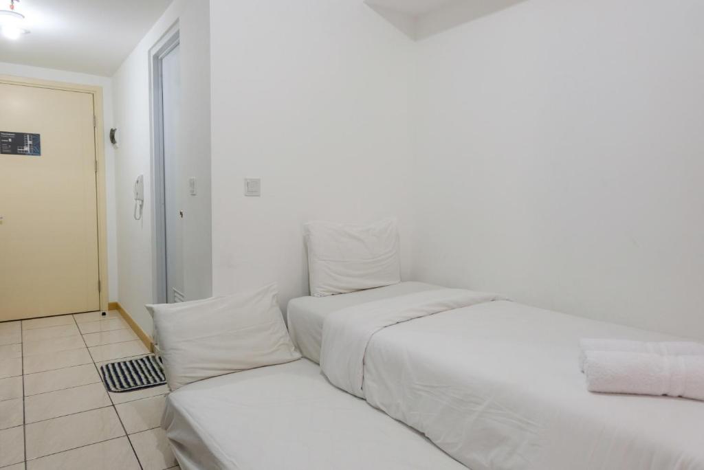 Cozy Room Studio Apartment M-Town Residence By Travelio - Studio Apartment