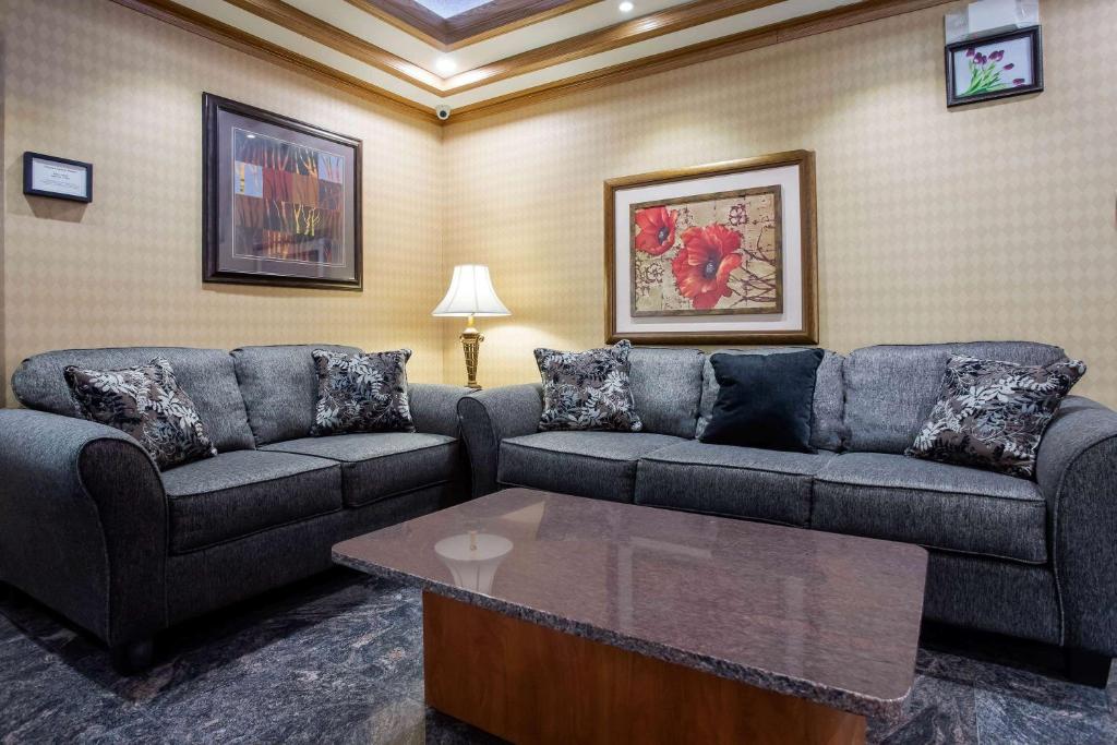 Posezení v ubytování Days Inn by Wyndham Runnemede Philadelphia Area